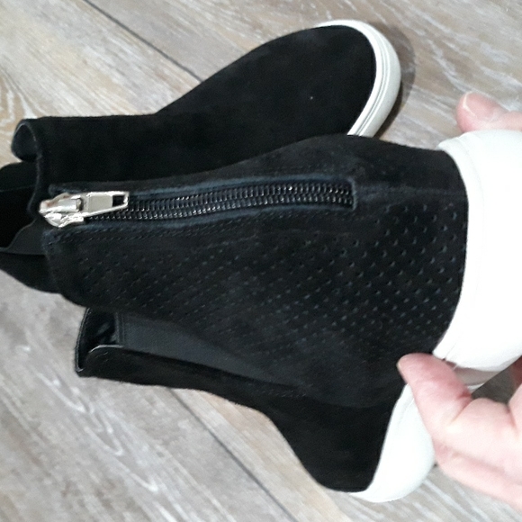 INC International Concepts black suede heel zip boots. Size 10 - Picture 4 of 11